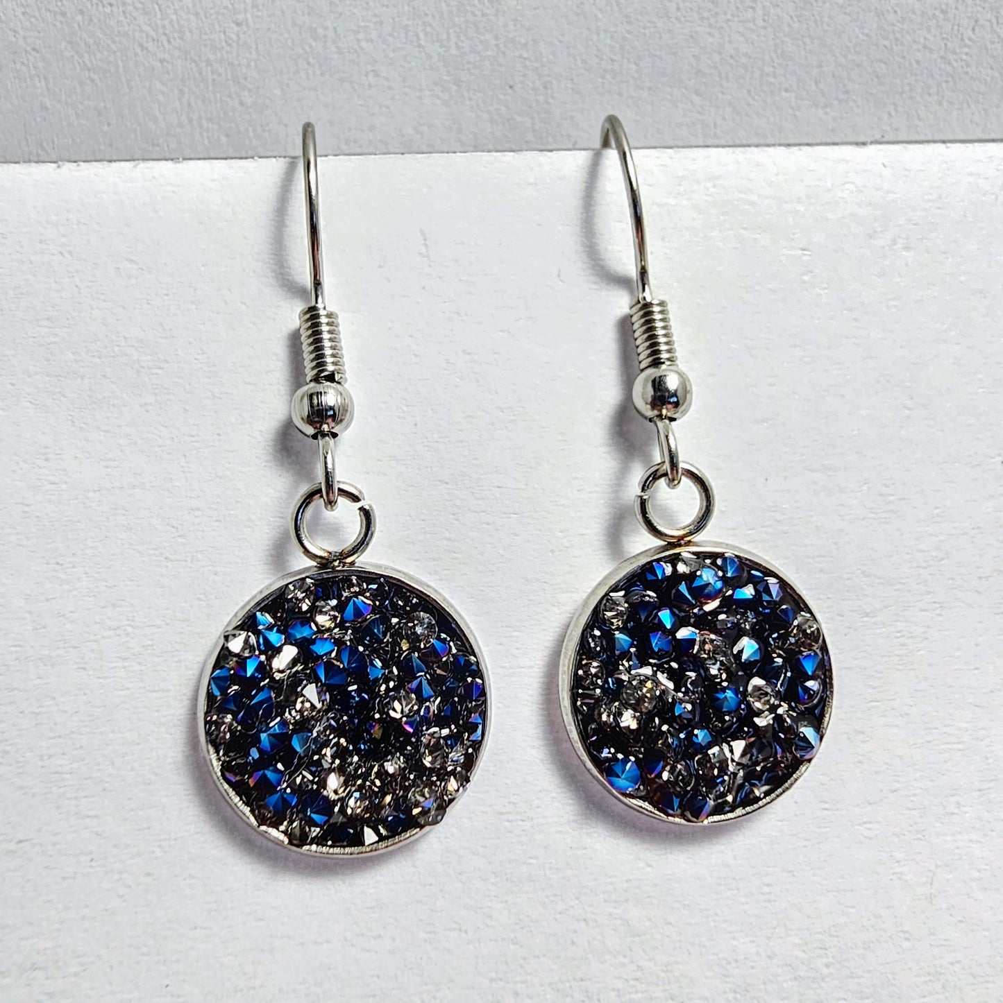 Blue and gunmetal mini gems in disc bezel