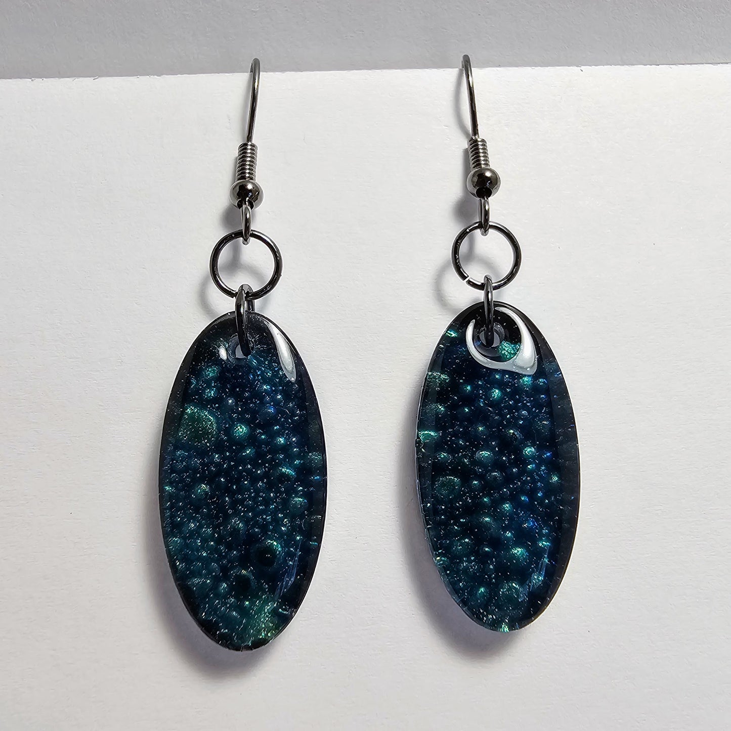 Blue/green bubble effect in oval earrings